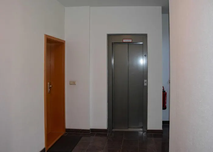 10 Haus Metropol